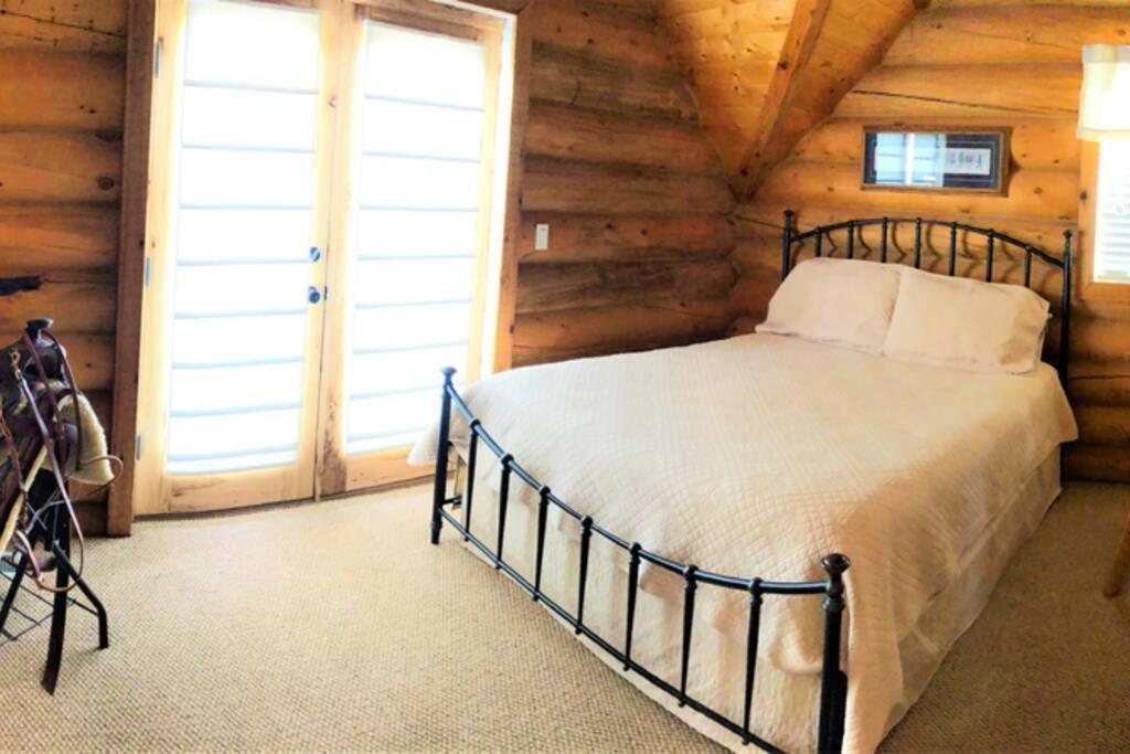 Red Rock Ranch Log Cabin: Large, Fully Furnished Ескаланте Екстериор снимка