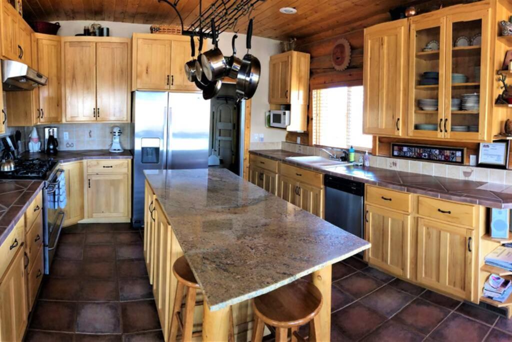 Red Rock Ranch Log Cabin: Large, Fully Furnished Ескаланте Екстериор снимка